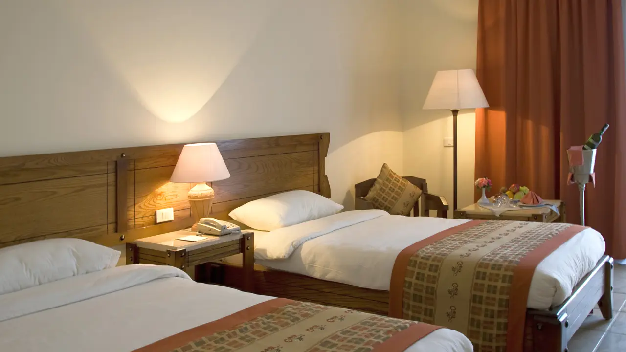 الفندق ثري كورنرز فيروز بلازا بيتش - مرسى علم